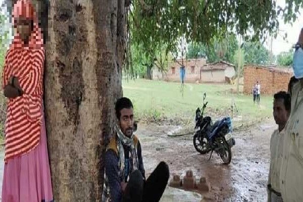 प्रेमी युगल आपत्तिजनक स्थिति में धराये, ग्रामीणों ने किया ये... प्रेमी युगल आपत्तिजनक स्थिति में धराये, ग्रामीणों ने किया ये...