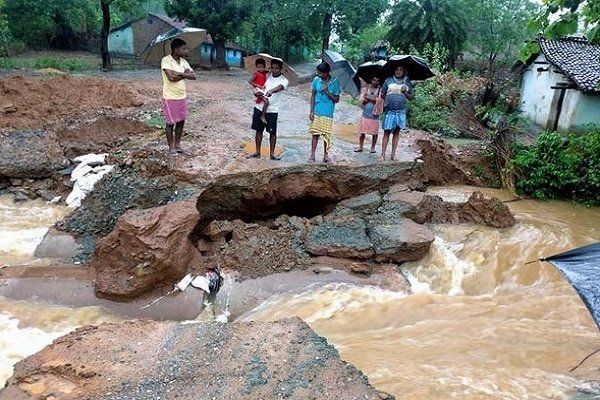 बारिश@Jharkhand : कहीं डायवर्सन बहा, कहीं दीवार तो कहीं पेड़ गिरे, पढ़ें पूरी खबर बारिश@Jharkhand : कहीं डायवर्सन बहा, कहीं दीवार तो कहीं पेड़ गिरे, पढ़ें पूरी खबर