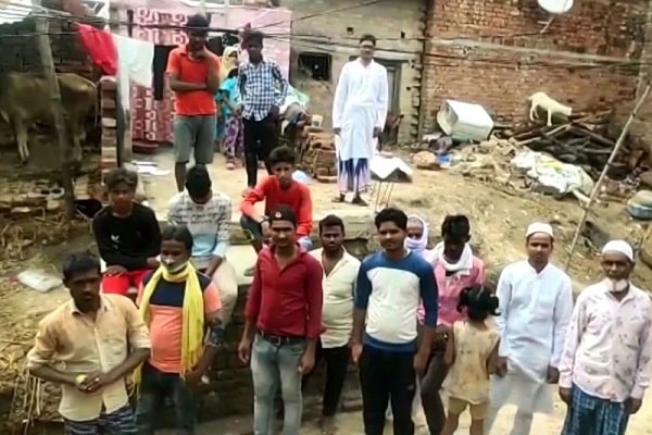 शादी की रस्मों के बीच दूल्हे ने मांगी बुलेट, दुल्हन पक्ष ने पहले जमकर कूटा, और फिर... शादी की रस्मों के बीच दूल्हे ने मांगी बुलेट, दुल्हन पक्ष ने पहले जमकर कूटा, और फिर...