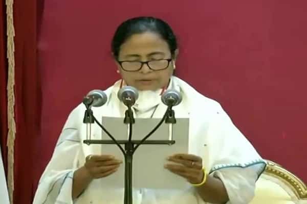 #Mamta तीसरी बार बनीं बंगाल की मुख्यमंत्री, राज्यपाल ने दी ये नसीहत #Mamta तीसरी बार बनीं बंगाल की मुख्यमंत्री, राज्यपाल ने दी ये नसीहत