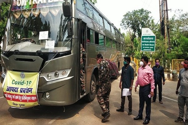 सीएम हेमंत की पहल पर नेपाल से लौटेंगे 26 प्रवासी मजदूर, बस रवाना सीएम हेमंत की पहल पर नेपाल से लौटेंगे 26 प्रवासी मजदूर, बस रवाना