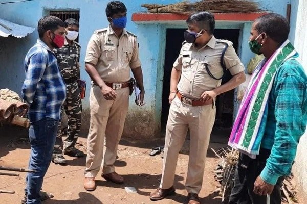 पत्नी के साथ छोटे भाई को आपत्तिजनक स्थिति में देखा, खोया आपा और कर दिया ये... पत्नी के साथ छोटे भाई को आपत्तिजनक स्थिति में देखा, खोया आपा और कर दिया ये...
