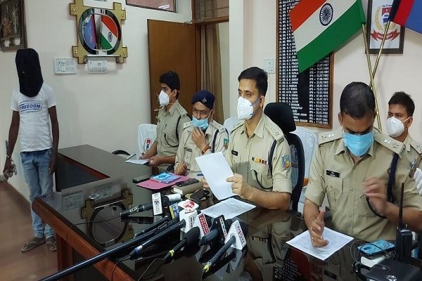 पत्नीहंता गिरफ्तार, गला घोंट मार डाला था पत्नीहंता गिरफ्तार, गला घोंट मार डाला था