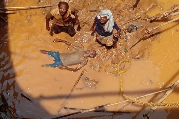 ओरमांझी में कुआं खोद रहा था बुजुर्ग, मिट्टी धसी और... ओरमांझी में कुआं खोद रहा था बुजुर्ग, मिट्टी धसी और...