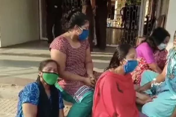 ऑक्सीजन की कमी ने ली 24 मरीज़ों की जान, अपनों के सामने तड़प-तड़प कर तोड़ा दम ऑक्सीजन की कमी ने ली 24 मरीज़ों की जान, अपनों के सामने तड़प-तड़प कर तोड़ा दम