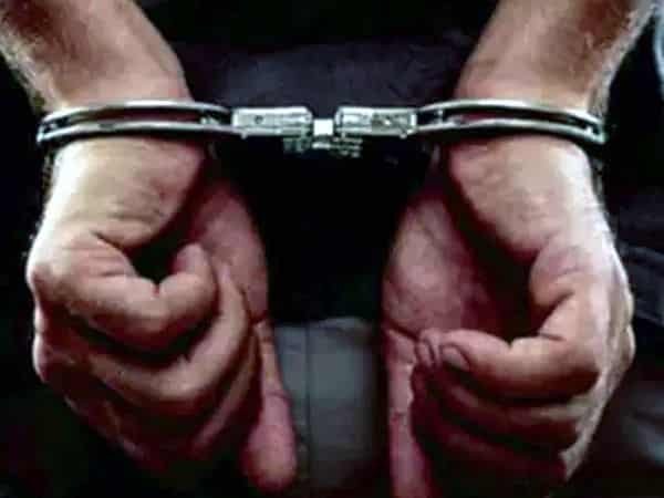 बारात में आये युवक ने नाबालिग की लूट ली आबरू, पानी पीने के बहाने घुसा था घर में बारात में आये युवक ने नाबालिग की लूट ली आबरू, पानी पीने के बहाने घुसा था घर में