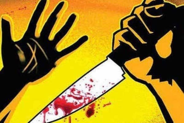 बीच सड़क पर दो सगे भाईयों को अपराधियों ने चाकू से गोदा, शोर मचते ही... बीच सड़क पर दो सगे भाईयों को अपराधियों ने चाकू से गोदा, शोर मचते ही...