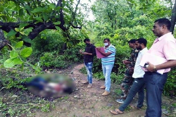 चतरा में सड़क किनारे मिली युवक की लाश, शुक्रवार सुबह ही बाइक से निकला था घर से बाहर चतरा में सड़क किनारे मिली युवक की लाश, शुक्रवार सुबह ही बाइक से निकला था घर से बाहर