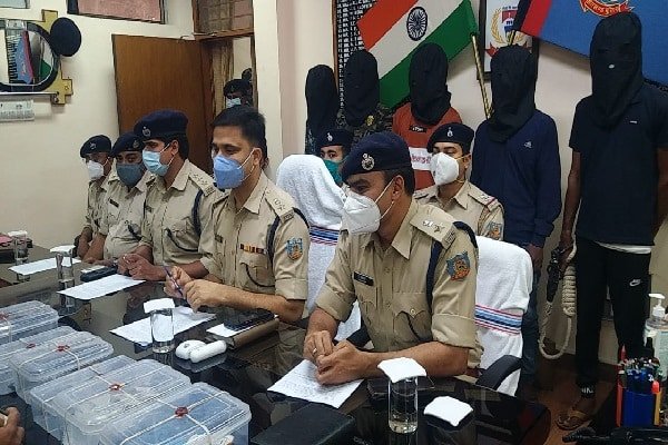 मर्डर केस में खट रहा था जेल, बाहर आया तो लूट लिया गोदाम... सुनें क्या बोले एसएसपी (Video) मर्डर केस में खट रहा था जेल, बाहर आया तो लूट लिया गोदाम... सुनें क्या बोले एसएसपी (Video)