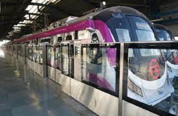 #Girlfriend से मिलना है, वीकेंड पर चालू रहेगी Metro? दिल्ली मेट्रो ने शख्स को दिया दिलचस्प जवाब #Girlfriend से मिलना है, वीकेंड पर चालू रहेगी Metro? दिल्ली मेट्रो ने शख्स को दिया दिलचस्प जवाब