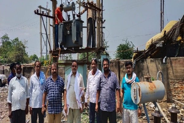 गढ़वा का कोना-कोना बिजली से होगा रोशन : मिथिलेश ठाकुर गढ़वा का कोना-कोना बिजली से होगा रोशन : मिथिलेश ठाकुर