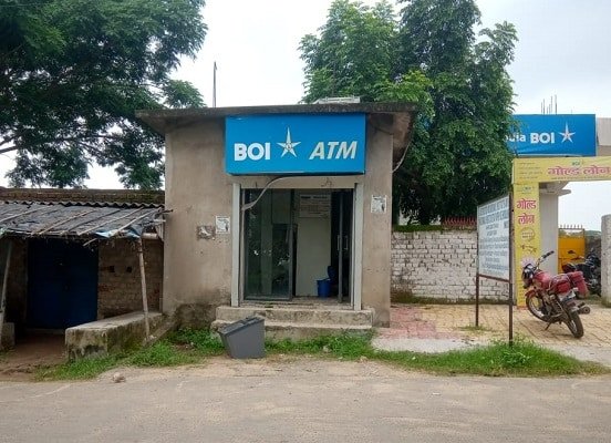 पीपीई किट पहन ATM मशीन को उखाड़ ले गए चोर, सीसीटीवी से खुद को ऐसे बचाया पीपीई किट पहन ATM मशीन को उखाड़ ले गए चोर, सीसीटीवी से खुद को ऐसे बचाया