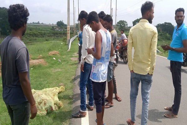 कांके के होचर में लाश नहीं, मच्छरदानी ओढ़कर सोया था सिरफिरा कांके के होचर में लाश नहीं, मच्छरदानी ओढ़कर सोया था सिरफिरा