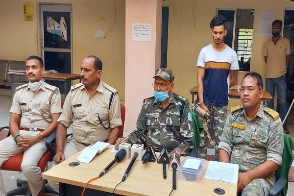 सागर को जिस पिस्टल से मारी थी गोली, उसके साथ धराया आकाश, पुलिस ने कही ये बात... सागर को जिस पिस्टल से मारी थी गोली, उसके साथ धराया आकाश, पुलिस ने कही ये बात...