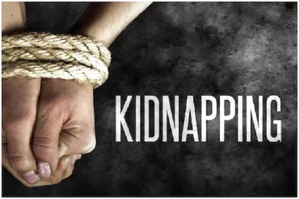 दो युवकों का अपहरण, एक छूटकर भागा, बताया कैसे किया किडनैप (वीडियो) दो युवकों का अपहरण, एक छूटकर भागा, बताया कैसे किया किडनैप (वीडियो)