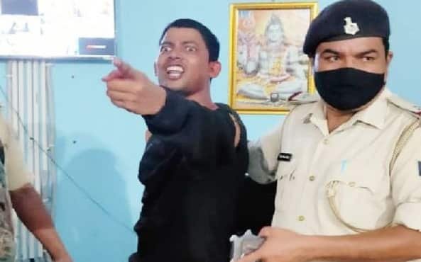बदमाश ने दारोगा से कहा- जिस दिन जेल से बाहर आया तेरा खेल खत्म बदमाश ने दारोगा से कहा- जिस दिन जेल से बाहर आया तेरा खेल खत्म