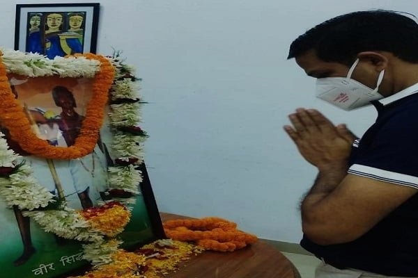 हूल दिवस पर सिदो-कान्हू को डीसी ने दी श्रद्धांजलि, बोले- वीर सपूतों से हमें प्रेरणा लेने की आवश्यकता है हूल दिवस पर सिदो-कान्हू को डीसी ने दी श्रद्धांजलि, बोले- वीर सपूतों से हमें प्रेरणा लेने की आवश्यकता है
