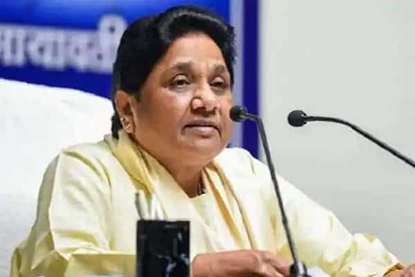 मायावती का बड़ा एलान: BSP जिला पंचायत अध्यक्ष का चुनाव नहीं लड़ेगी मायावती का बड़ा एलान: BSP जिला पंचायत अध्यक्ष का चुनाव नहीं लड़ेगी