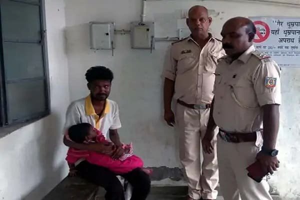 Bolero की टक्कर से बच्ची की मौत Bolero की टक्कर से बच्ची की मौत