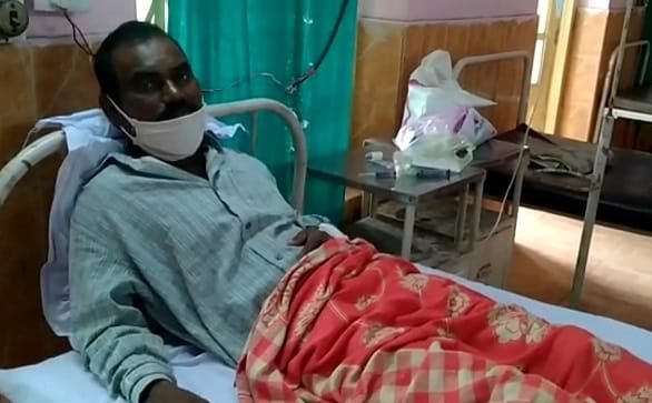 बिस्किट खिला कर लूट लिया सबकुछ, देखें वीडियो बिस्किट खिला कर लूट लिया सबकुछ, देखें वीडियो