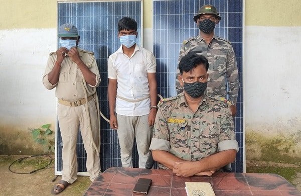 BSNL टावर पर चढ़ा चोर धराया, उगले कई राज BSNL टावर पर चढ़ा चोर धराया, उगले कई राज