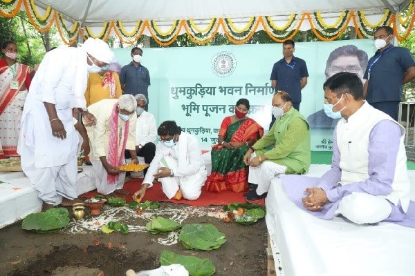 धुमकुड़िया भवन का निर्माण अनूठा और ऐतिहासिक कदम : हेमंत सोरेन धुमकुड़िया भवन का निर्माण अनूठा और ऐतिहासिक कदम : हेमंत सोरेन