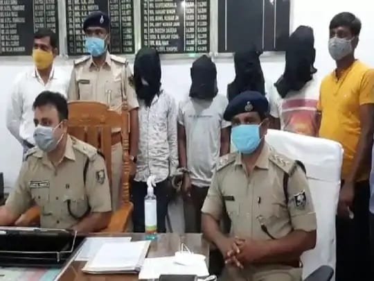 मेरी Girlfriend से बात करना छोड़ दो, नहीं माना तो मार डाला मेरी Girlfriend से बात करना छोड़ दो, नहीं माना तो मार डाला