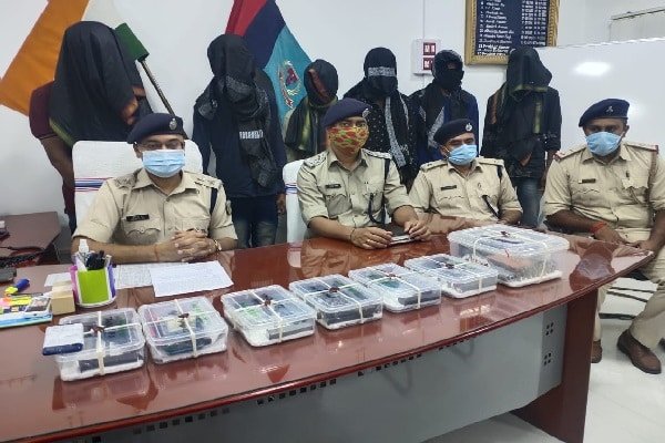 रेलवे साइडिंग में आज मचता कोहराम, टाला पुलिस ने, देखें कैसे... रेलवे साइडिंग में आज मचता कोहराम, टाला पुलिस ने, देखें कैसे...