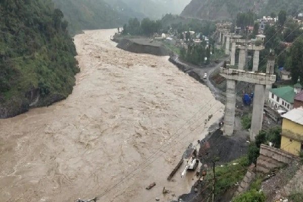 किश्तवाड़ में बादल फटने से सात की मौत, 40 लोग अभी लापता किश्तवाड़ में बादल फटने से सात की मौत, 40 लोग अभी लापता