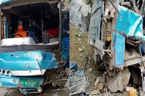 BUS में विस्फोट, 9 चीनी मजदूरों सहित 13 लोगों की मौत BUS में विस्फोट, 9 चीनी मजदूरों सहित 13 लोगों की मौत