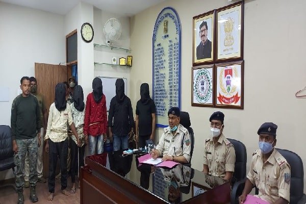 आलू-प्याज बेचने वाला निकला नशे का बड़का सौदागर, देखें वीडियो आलू-प्याज बेचने वाला निकला नशे का बड़का सौदागर, देखें वीडियो