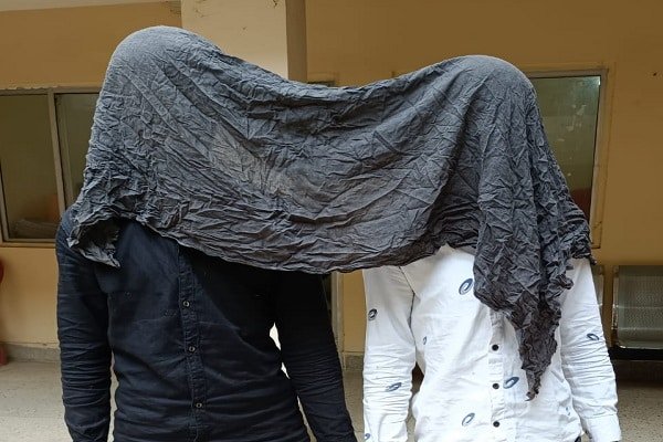 चोरी की बाइक के साथ शहजाद और मुन्ना धराया चोरी की बाइक के साथ शहजाद और मुन्ना धराया