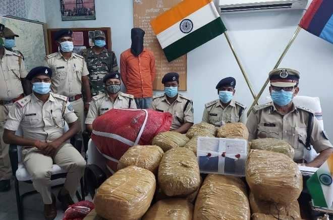 Police को देखते ही भागने लगा कार चालक, पकड़ाया तो दंग रह गई पुलिस Police को देखते ही भागने लगा कार चालक, पकड़ाया तो दंग रह गई पुलिस