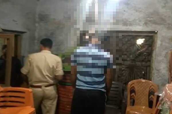 फर्नीचर दुकान के मालिक नहीं लौटे घर, गोदाम पहुंचे परिजन तो उड़ गये होश फर्नीचर दुकान के मालिक नहीं लौटे घर, गोदाम पहुंचे परिजन तो उड़ गये होश