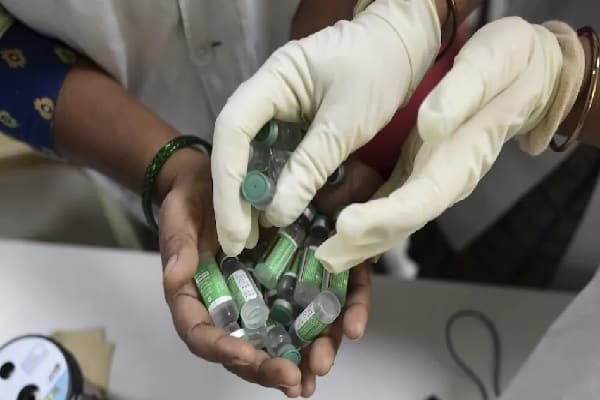 भारत में लगेगी सिंगल डोज कोरोना वैक्सीन, Johnson & Johnson के टीके को मंजूरी भारत में लगेगी सिंगल डोज कोरोना वैक्सीन, Johnson & Johnson के टीके को मंजूरी