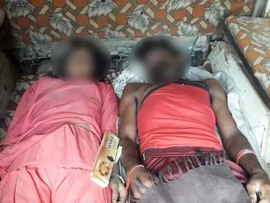 घर में पत्नी और जंगल में फंदे से लटकी मिली पति की लाश घर में पत्नी और जंगल में फंदे से लटकी मिली पति की लाश