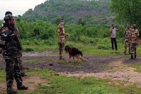 CISF जवानों को बंधक बनाकर 5 लाख के कॉपर वायर की लूट CISF जवानों को बंधक बनाकर 5 लाख के कॉपर वायर की लूट