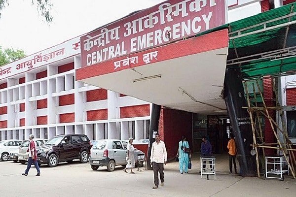 RIMS में बेड पर ही होगा X-Ray, मैनेजमेंट ने कर लिया जुगाड़ RIMS में बेड पर ही होगा X-Ray, मैनेजमेंट ने कर लिया जुगाड़