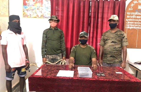 PLFI उग्रवादी धराया, देसी कट्टा सहित मिले ये सामान PLFI उग्रवादी धराया, देसी कट्टा सहित मिले ये सामान
