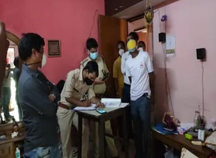 फंदे से झूलती मिली BSF के डिप्टी कमांडेंट की पत्नी की लाश फंदे से झूलती मिली BSF के डिप्टी कमांडेंट की पत्नी की लाश