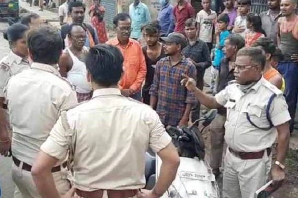 कईसे होई बिटिया की शादी, मुअना सब ले भागल... कईसे होई बिटिया की शादी, मुअना सब ले भागल...