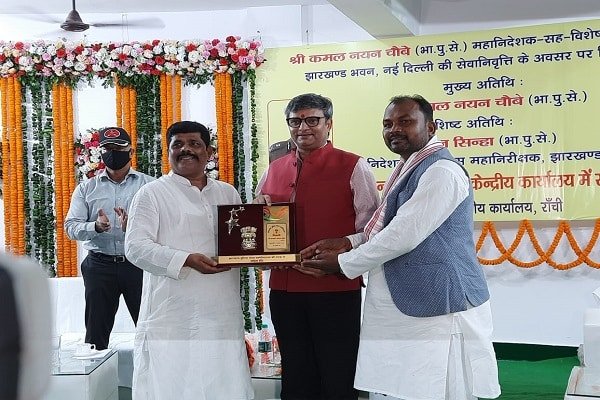 झारखंड की आवाम और पुलिस परिवार का मैं कर्जदार : केएन चौबे झारखंड की आवाम और पुलिस परिवार का मैं कर्जदार : केएन चौबे