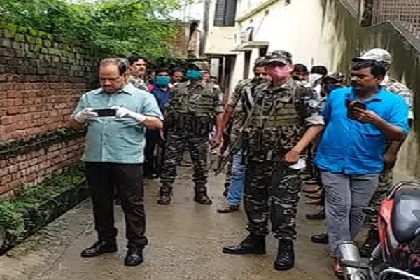 सीएम सचिवालय में कार्यरत पदाधिकारी के मां-बाप को काट डाला सीएम सचिवालय में कार्यरत पदाधिकारी के मां-बाप को काट डाला