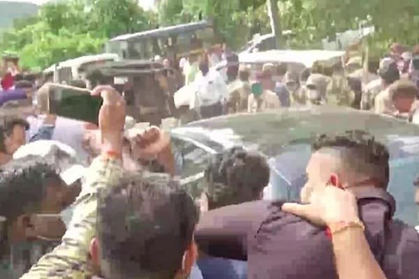केंद्रीय मंत्री नारायण राणे हिरासत में, जानें क्यों केंद्रीय मंत्री नारायण राणे हिरासत में, जानें क्यों