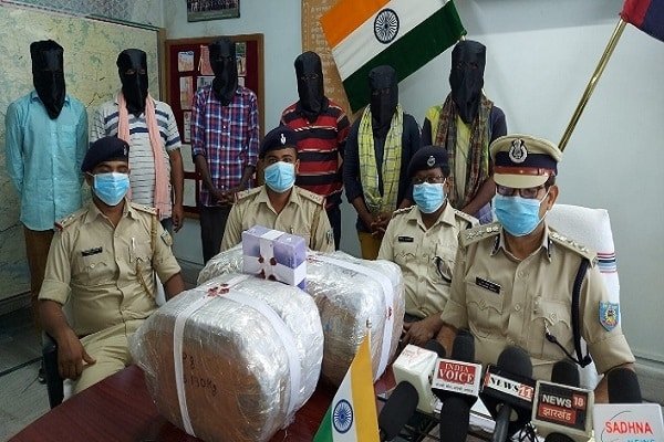 25 लाख के गांजा के साथ 6 तस्कर धराये, ओडीशा से जा रहे थे कोडरमा 25 लाख के गांजा के साथ 6 तस्कर धराये, ओडीशा से जा रहे थे कोडरमा