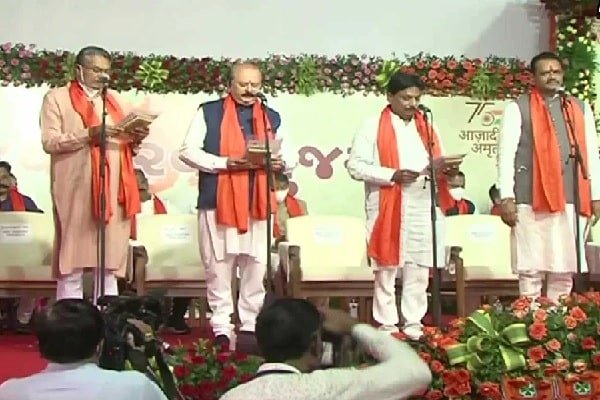Gujarat Cabinet Expansion: नए कैबिनेट का शपथ ग्रहण, जानें ‘टीम भूपेंद्र’ में किसे मिली जगह Gujarat Cabinet Expansion: नए कैबिनेट का शपथ ग्रहण, जानें ‘टीम भूपेंद्र’ में किसे मिली जगह