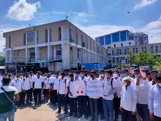 180 MBBS स्टूडेंट्स सस्पेंड, जानिए क्यों गिरी गाज 180 MBBS स्टूडेंट्स सस्पेंड, जानिए क्यों गिरी गाज