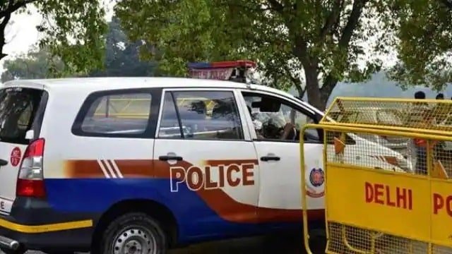 सीसीटीवी में कैद हुई 5वीं मंजिल से गिरती महिला, देखिये... सीसीटीवी में कैद हुई 5वीं मंजिल से गिरती महिला, देखिये...