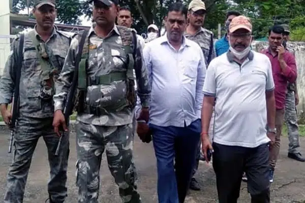चढ़ावा चढ़ाईये काम होगा ...और ACB के हत्‍थे चढ़ गये BDO साहब