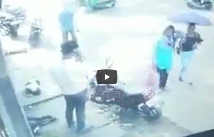 राजधानी के कोकर में कैसे Bike ले उड़ा चोर... देखें फुटेज राजधानी के कोकर में कैसे Bike ले उड़ा चोर... देखें फुटेज